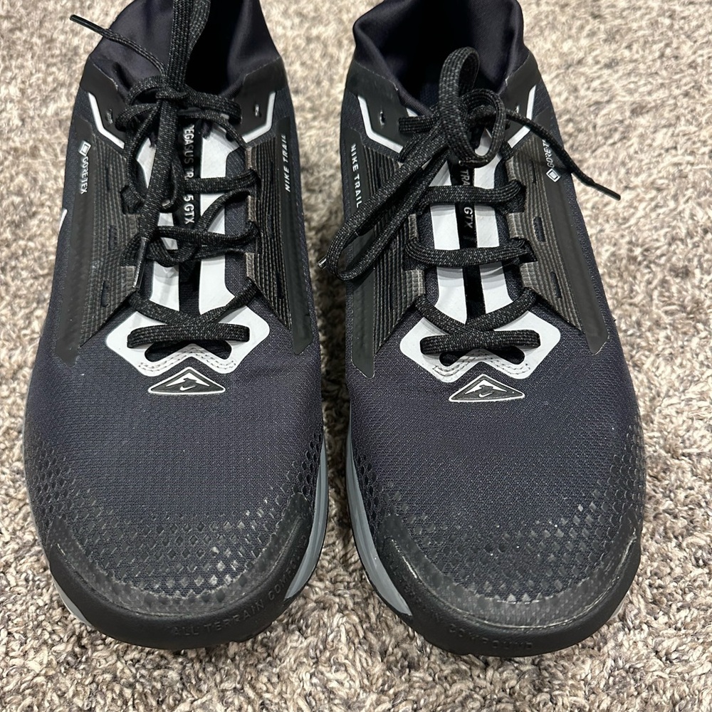 Nike Men's Black and Gray Pegasus Gore-Tex - Picture 2 of 5